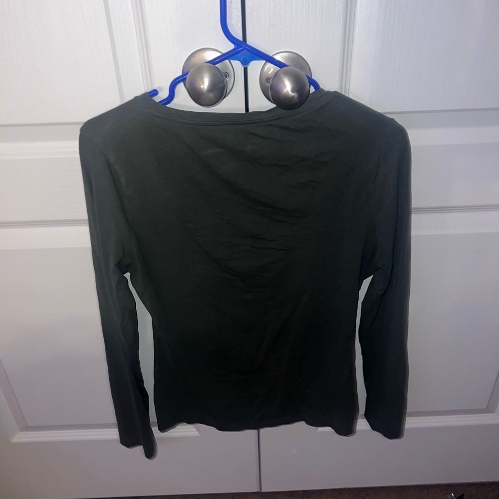 long sleeve v-cut